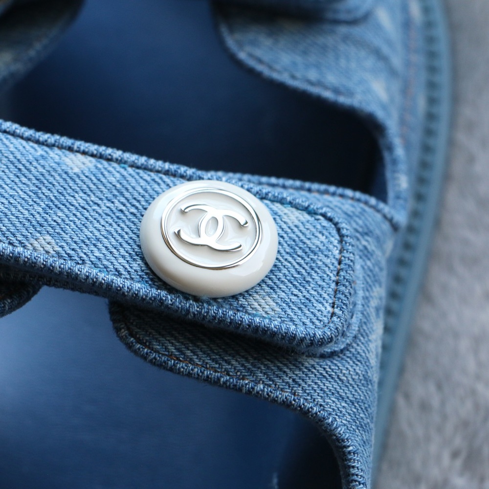 Chanel light blue denim beach dad sandals with CC logos NWB 38.5 - Picture 5 of 16